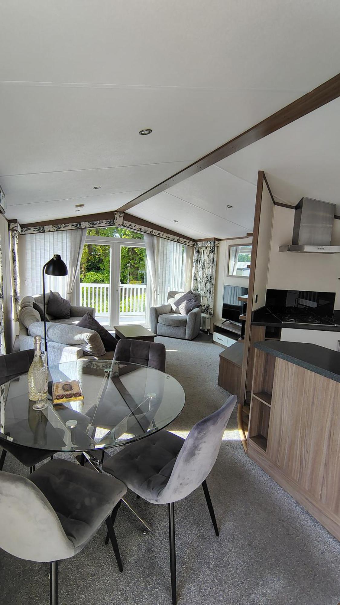 Family Breaks At Rockley Park With Prosecco And A Box Of Chocolates On Arrival Villa Poole Exterior photo